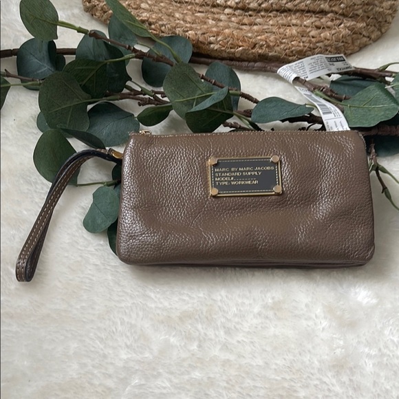 Marc by Marc Jacobs Brown Leather Wristlet - Picture 1 of 15